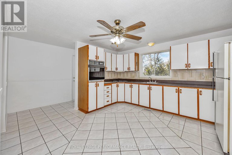 28423853/195-baribeau-street/vanier/ottawa/ontario/K1L7R4_12