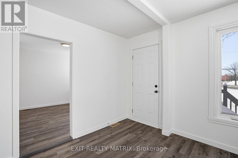 29373257/5811-highway-34-road/vankleek-hill/champlain/ontario/K0B1R0_4