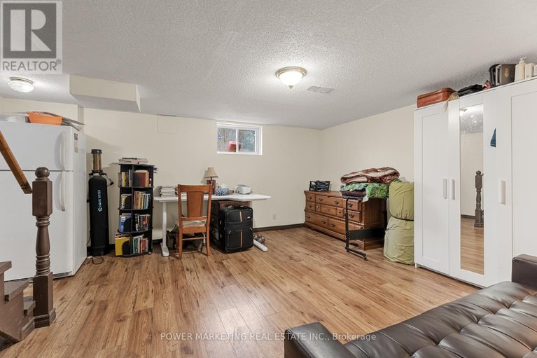 28754670/1047-hollington-street/carlington/ottawa/ontario/K1Z6L2_31