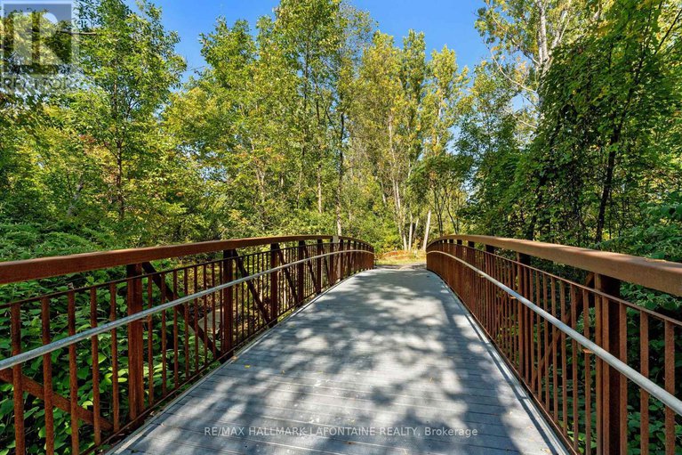 28881417/12-crispin-private/manor-park/ottawa/ontario/K1K2T8_28