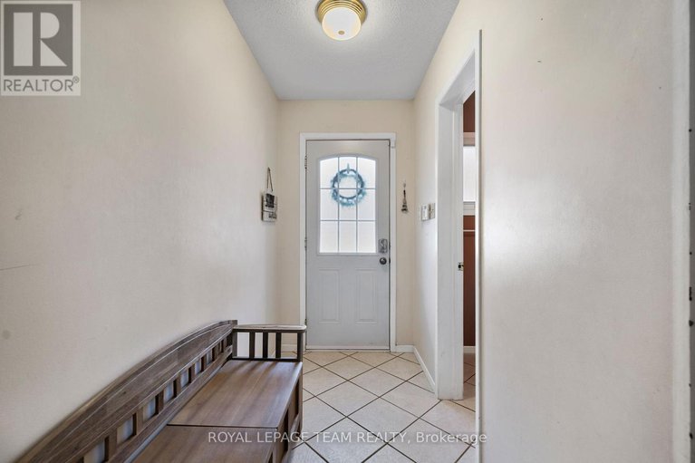 28526425/2245-orient-park-drive/blackburn-hamlet-south/ottawa/ontario/K1B4W3_4