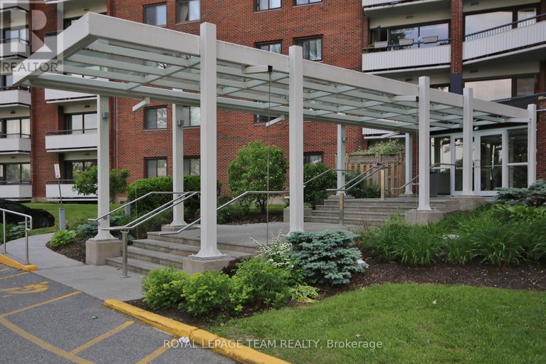 28457035/708-20-chesterton-drive/borden-farmstewart-farmcarleton-heightsparkwood-hills/ottawa/ontario/K2E6Z7_5