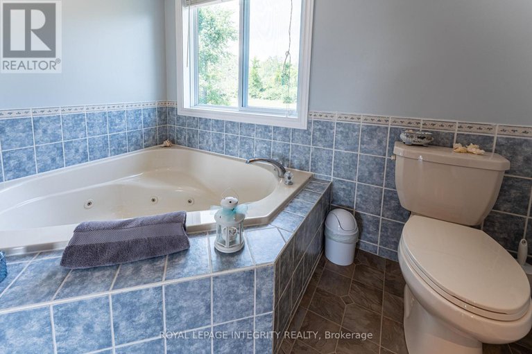 29405872/14977-country-rd-2-road/south-stormont-osnabruck-twp/south-stormont/ontario/K0C1M0_12