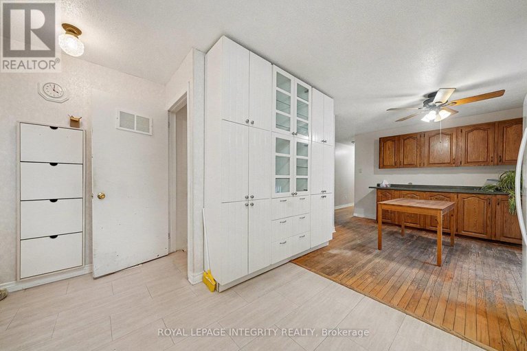 29307758/1160-barnett-drive/cumberland-village/ottawa/ontario/K4C1C7_8