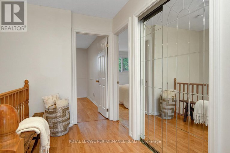28710686/22-550-straby-avenue/overbrookcastle-heights/ottawa/ontario/K1K1H1_19