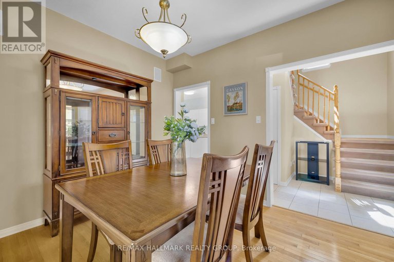 28728271/1087-rocky-harbour-crescent/riverside-southgloucester-glen/ottawa/ontario/K1V1V4_7