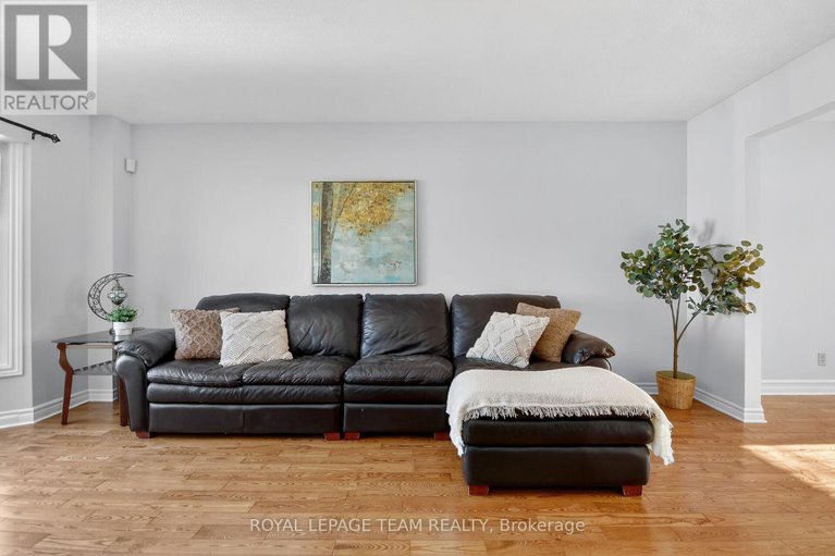 29430721/1604-proulx-drive/fallingbrookpineridge/ottawa/ontario/K4A1T5_6