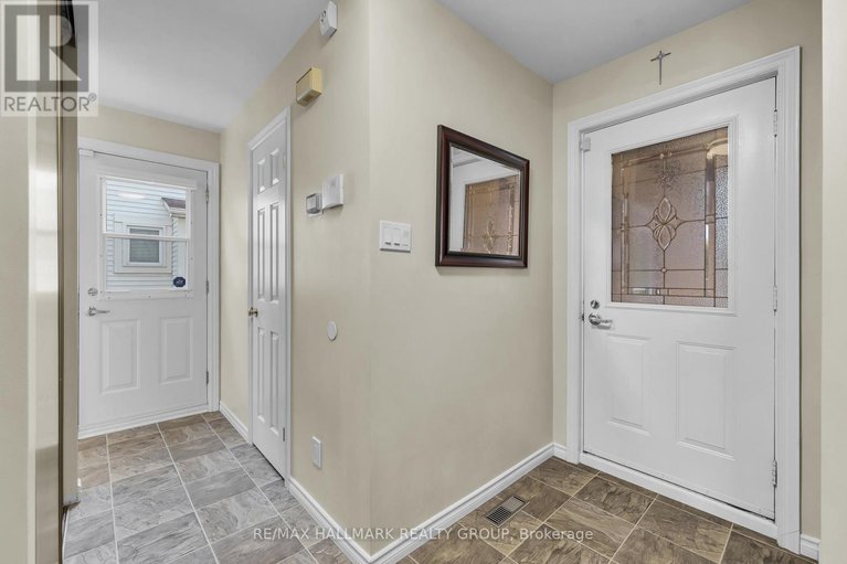 29038832/336-mceachern-crescent/bilberry-creekqueenswood-heights/ottawa/ontario/K1E3P5_4