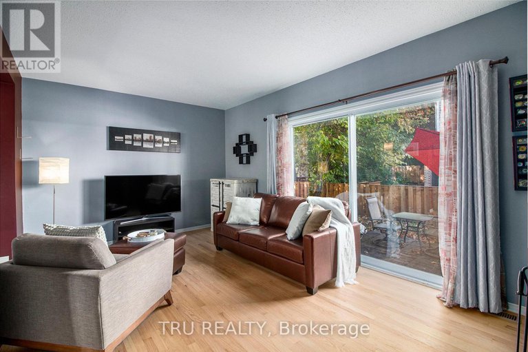 28954412/1132-chimney-hill-way/beacon-hill-south/ottawa/ontario/K1J8Z6_7