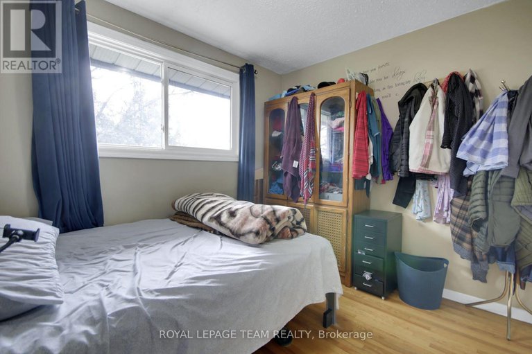 28494304/52-bowhill-avenue/borden-farmstewart-farmcarleton-heightsparkwood-hills/ottawa/ontario/K2E6S7_19