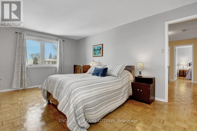 29381933/1016-driftwood-crescent/convent-glen/ottawa/ontario/K1C2P1_27