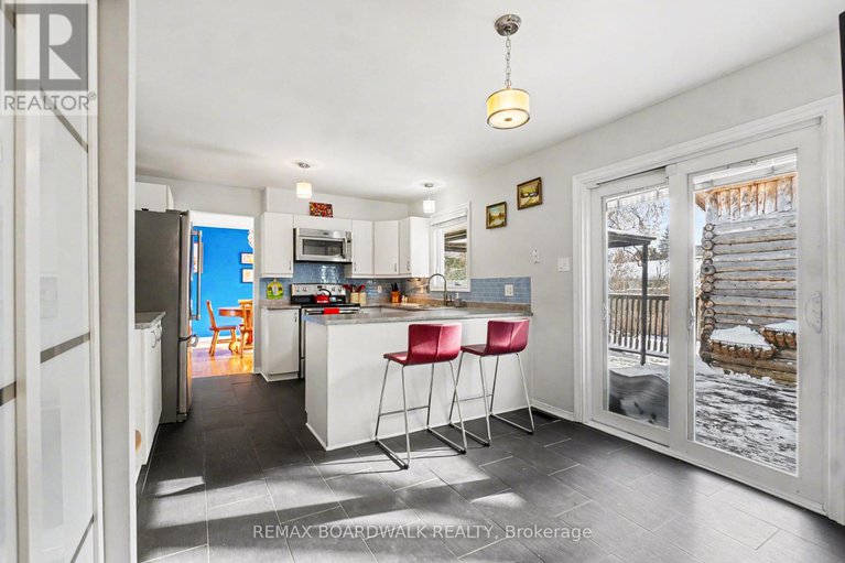 29349073/38-lapointe-boulevard/embrun/russell/ontario/K0A1W0_11