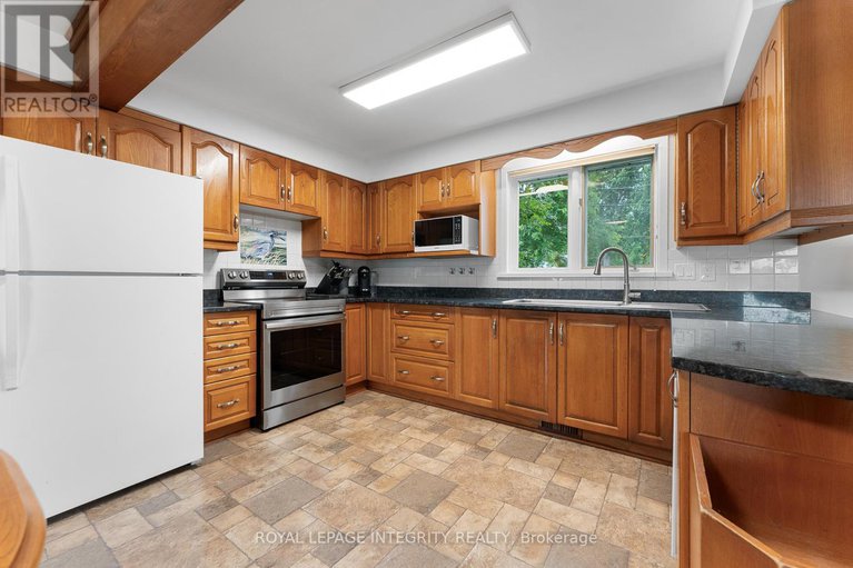 28594560/7403-rideau-valley-drive-s/rideau-twp-s-of-reg-rd-6-e-of-mccordick-rd/ottawa/ontario/K0A2E0_14