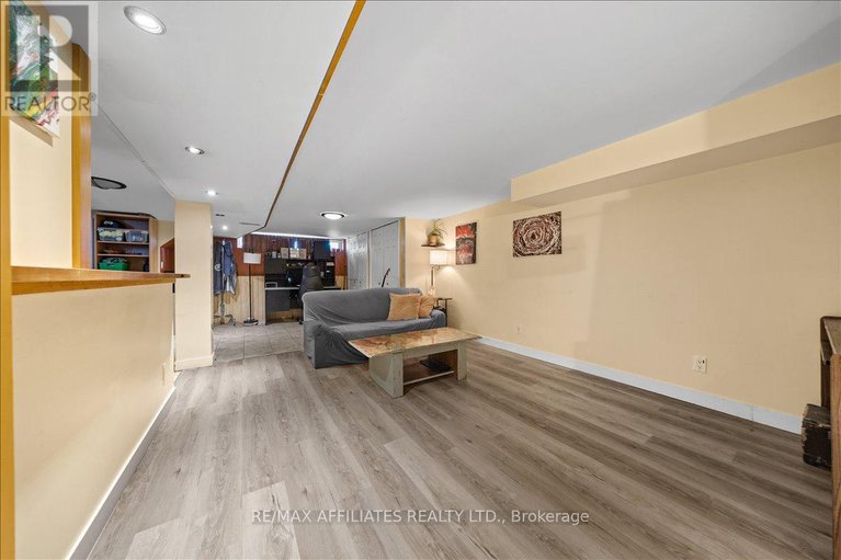 28869216/381-spartan-avenue/vanier/ottawa/ontario/K1K1J6_27