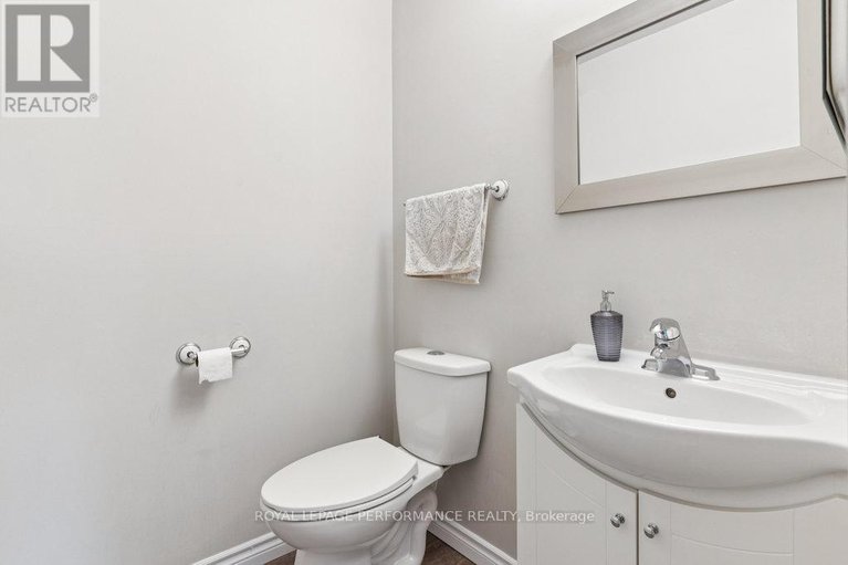 28585598/74-4634-cosmic-place/pineview/ottawa/ontario/K1B4R8_34