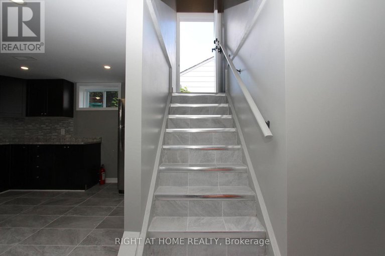 28622547/2216-prospect-avenue/alta-vista/ottawa/ontario/K1H7G3_13