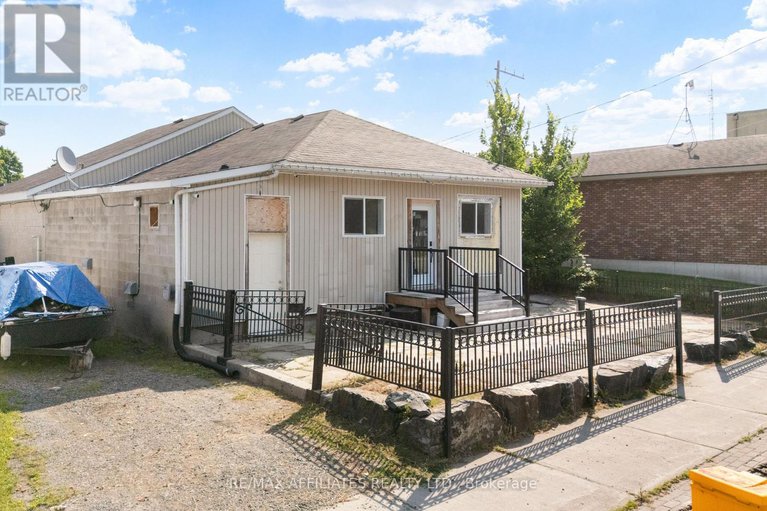 28666131/79-george-street/lanark-highlands-lanark-village/lanark-highlands/ontario/K0G1K0_8