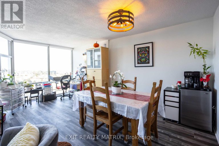 29349666/1007-2759-carousel-crescent/emerald-woodssawmill-creek/ottawa/ontario/K1T2N5_14