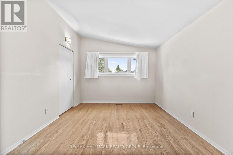 28611186/2234-bingham-street/elmvale-acresurbandale/ottawa/ontario/K1G2V7_22