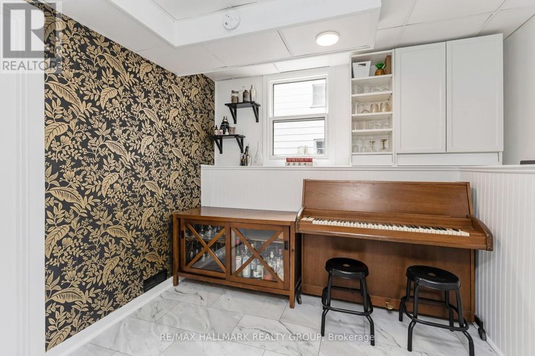 29518318/1225-foxbar-avenue/ellwood/ottawa/ontario/K1V6V4_17