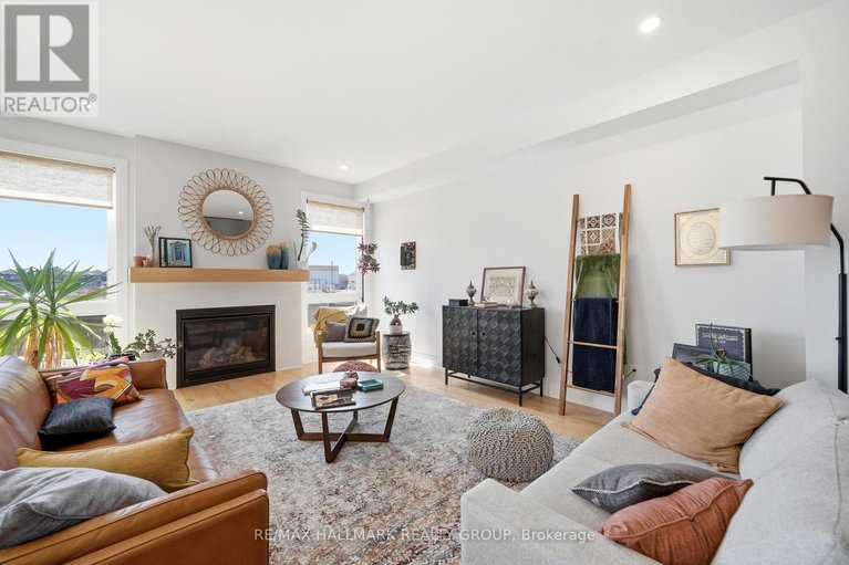 29652155/540-bobolink-ridge/stittsville-south/ottawa/ontario/K2S2N6_3