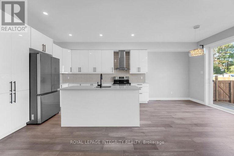 28970787/a-875-contour-street/mer-bleuebradley-estatesanderson-park/ottawa/ontario/K1W0G6_17