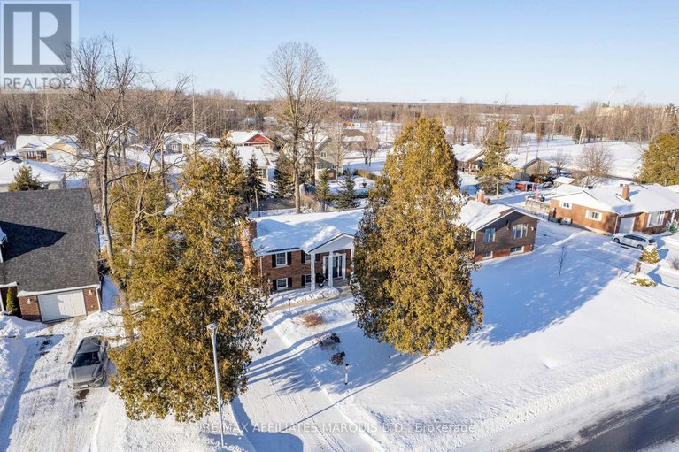 29323072/21-spruce-street/ingleside/south-stormont/ontario/K0C1M0_45