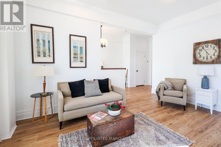 29078821/11-elgin-street-e/alexandria/north-glengarry/ontario/K0C1A0_17