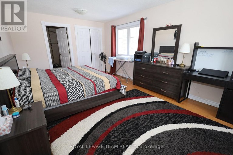 29451027/2194-niagara-drive/applewood-acres/ottawa/ontario/K1H6L2_16