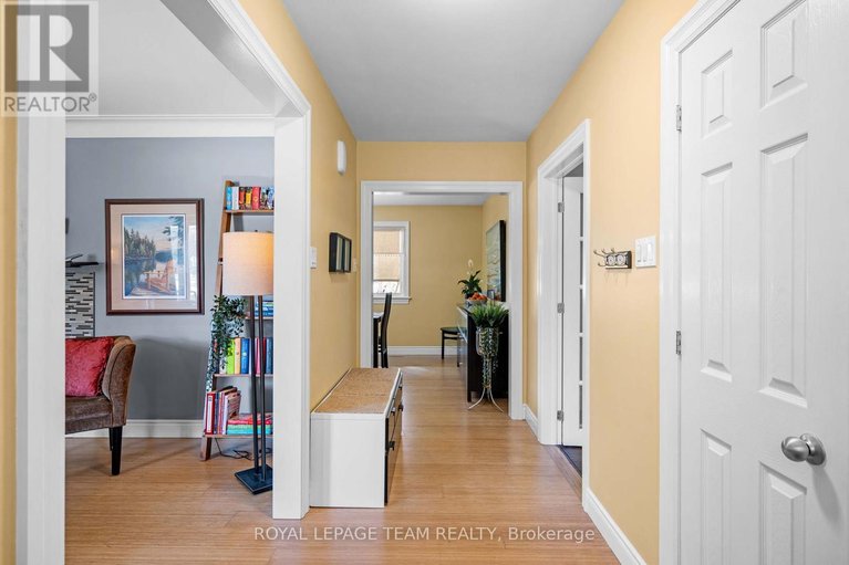 29669851/1986-fairbanks-avenue/alta-vistafaircrest-heights/ottawa/ontario/K1H5Y6_4