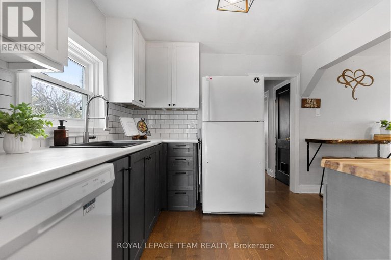 28157446/253-mclean-street/renfrew/renfrew/ontario/K7V1A9_16