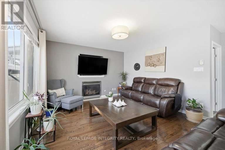29381596/1110-luesby-crescent/fallingbrookgardenway-south/ottawa/ontario/K4A4X7_19