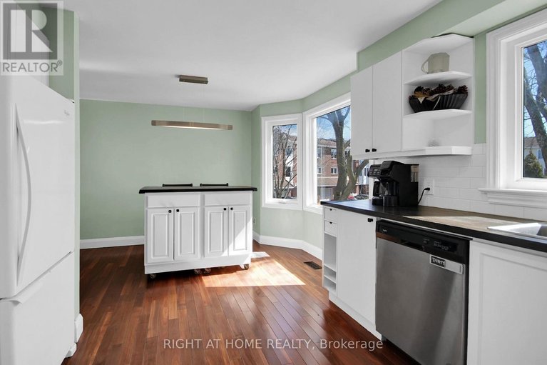 29540923/kenmare-pl-34-kenmare-place/cedargrovefraserdale/ottawa/ontario/K2J3L9_21