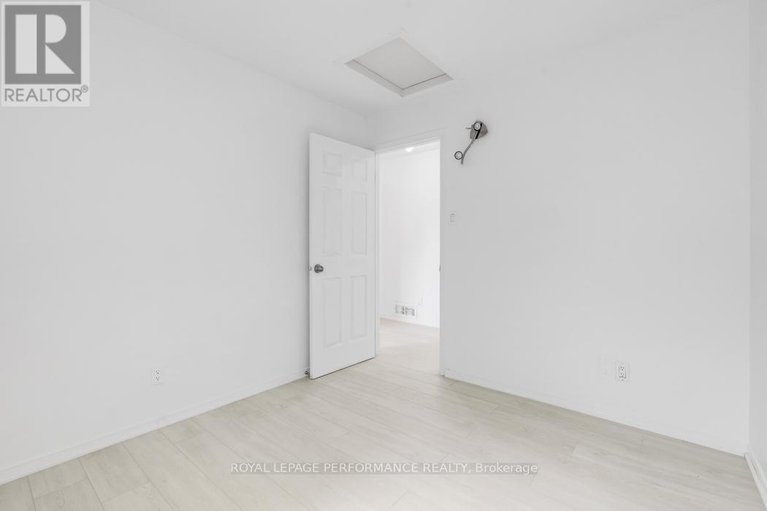 28601739/1416-caravel-crescent/bilberry-creekqueenswood-heights/ottawa/ontario/K1E3X4_23