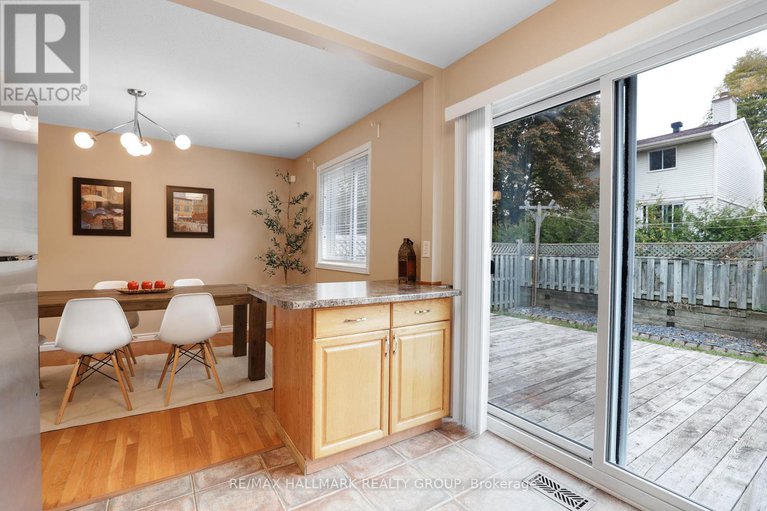 29030661/1637-saxony-crescent/pineview/ottawa/ontario/K1B5K8_16