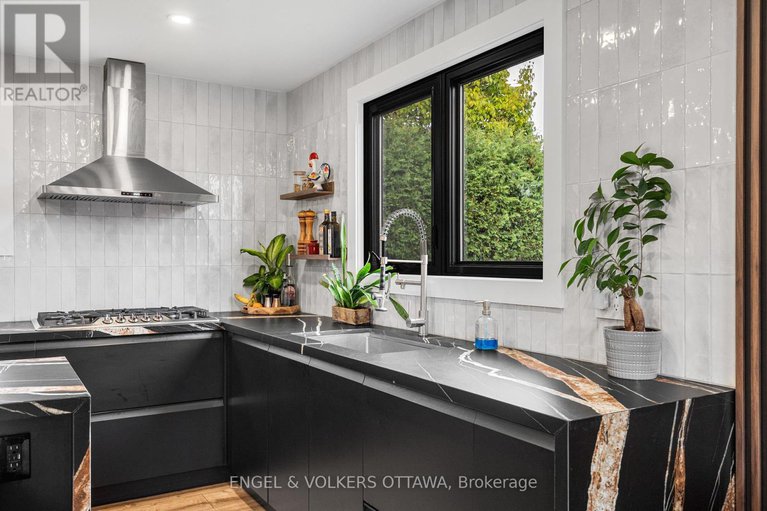 28912117/2-davies-court/glencairnhazeldean/ottawa/ontario/K2L1L6_12