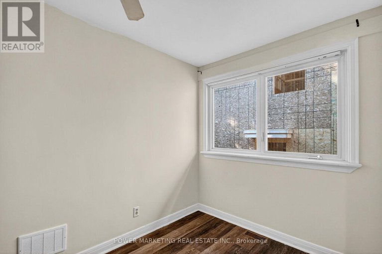 28690324/528-mutual-street/castle-heights/ottawa/ontario/K1K1C6_16