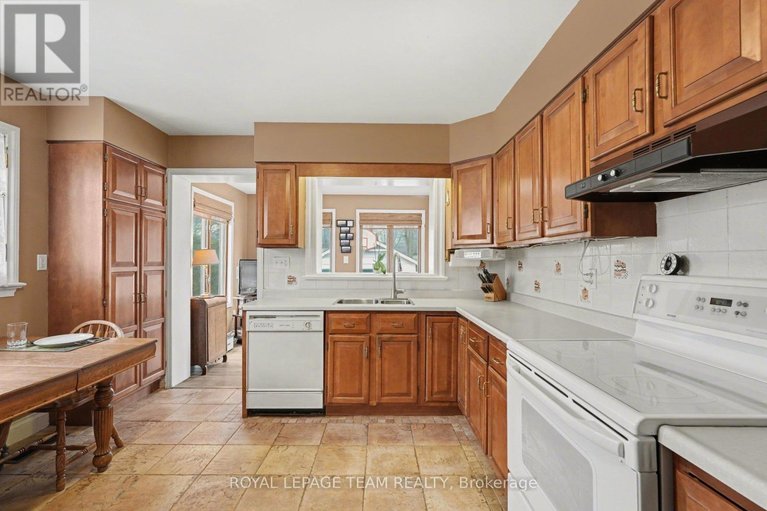 29474751/104-van-buren-street/kemptville/north-grenville/ontario/K0G1J0_18