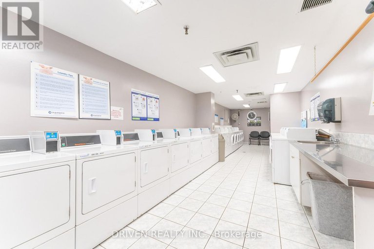 29534533/404-158-a-mcarthur-avenue/vanier/ottawa/ontario/K1L7E7_17