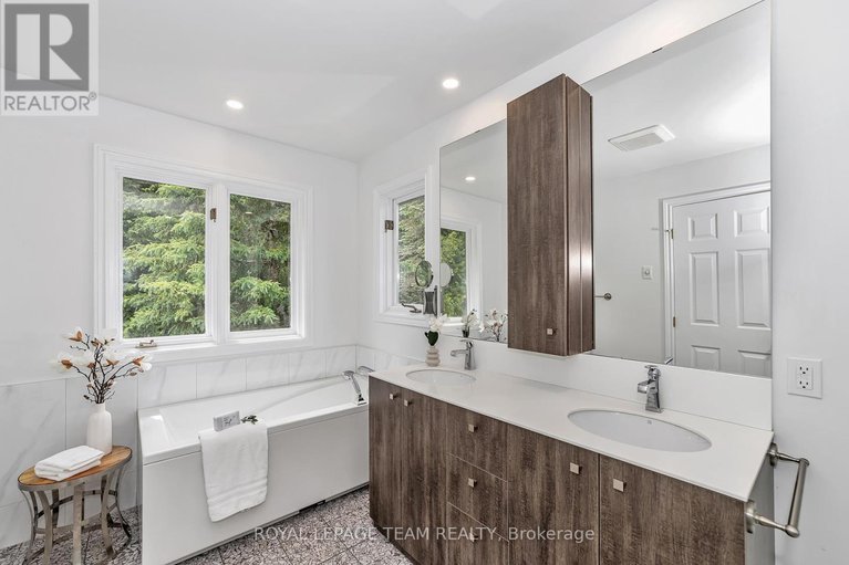 28507546/1536-sherruby-way/rural-kanata-central/ottawa/ontario/K2W1A9_25