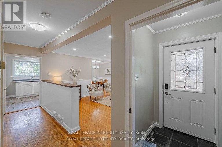 28557939/1695-gage-crescent-n/bel-air-heights/ottawa/ontario/K2C0Z7_6