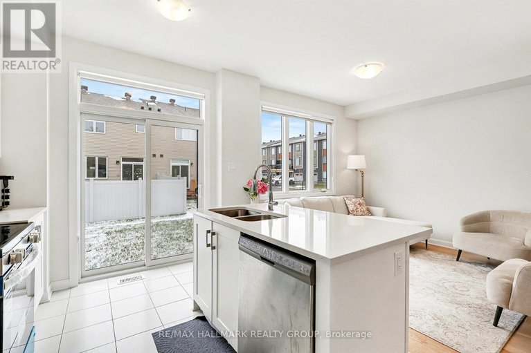 29135217/201-gerry-lalonde-dr-drive/avalon-west/ottawa/ontario/K4A0Y4_10