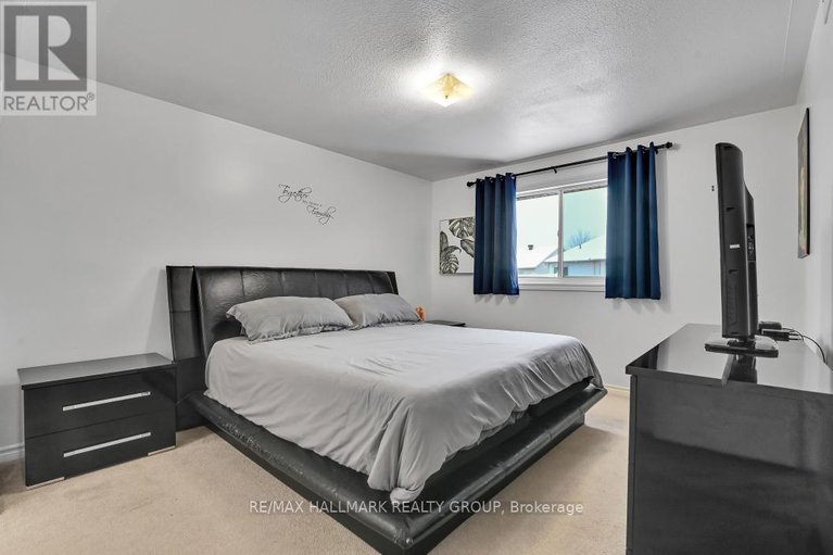 29663474/702-mud-creek-crescent/riverside-southgloucester-glen/ottawa/ontario/K1V1W3_19