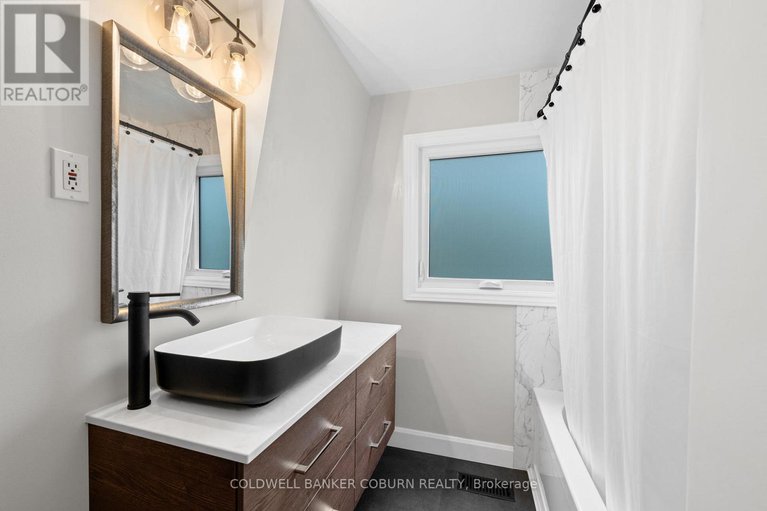 29024109/767b-ridgewood-avenue/mooneys-bayriverside-park/ottawa/ontario/K1V6M8_17