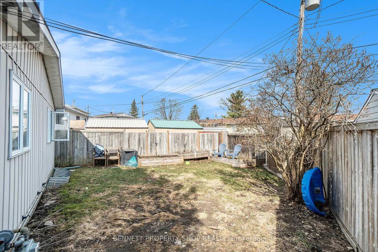 27990185/428-hatfield-crescent/bilberry-creekqueenswood-heights/ottawa/ontario/K1E1M8_10