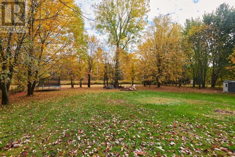 29438102/1115-des-cerisiers-street/clarencerockland-twp/clarence-rockland/ontario/K4K1K9_35