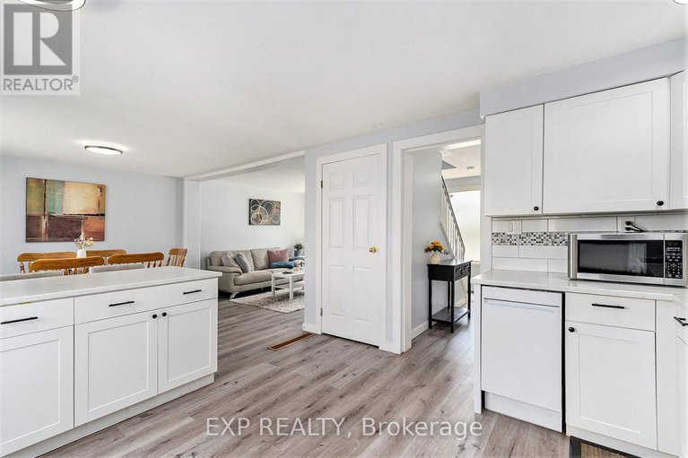 28484496/d-1520-beaverpond-drive/pineview/ottawa/ontario/K1B3R9_13