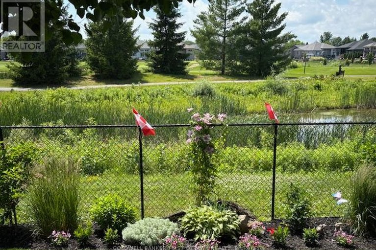 29591109/239-royal-landing-gate/north-grenville-twp-kemptville-south/north-grenville/ontario/K0G1J0_36