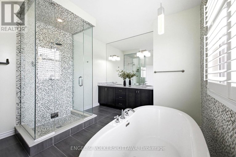 29515516/252-rue-des-soldats-riendeau-street/half-moon-bay/ottawa/ontario/K2J5Z4_23