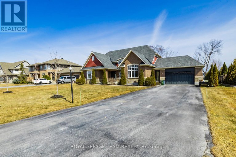 28933926/213-cabrelle-place-e/manotick-village-manotick-estates/ottawa/ontario/K4M0A9_1